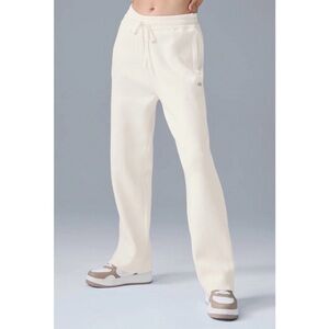 NWT ALO Yoga Scholar Straight Leg Sweatpant in Ivory, Size XS, Unisex
